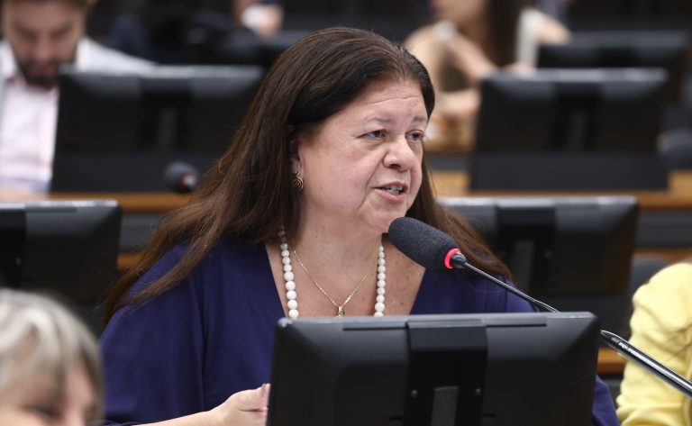 Lei amplia licença-maternidade para mães de bebês com internação prolongada