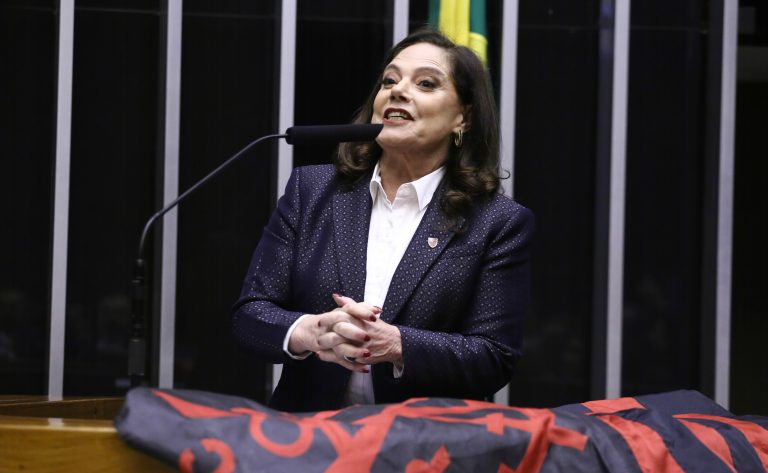 Lei cria Dia Nacional das Meninas e muda Dia da Mulher para 8 de março