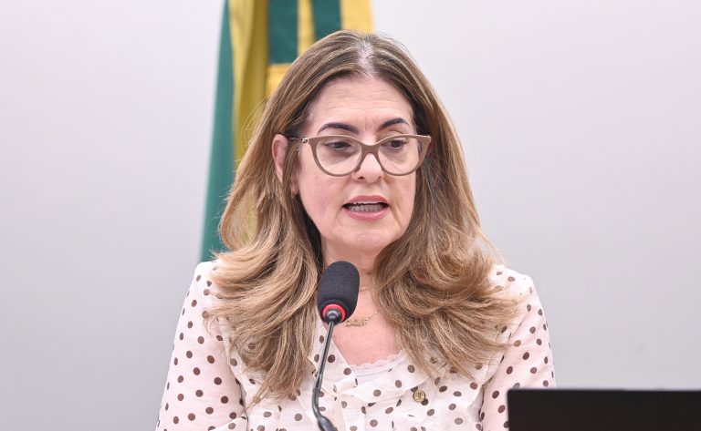 Lei de prevenção ao suicídio não sai do papel após 7 anos, alertam deputados