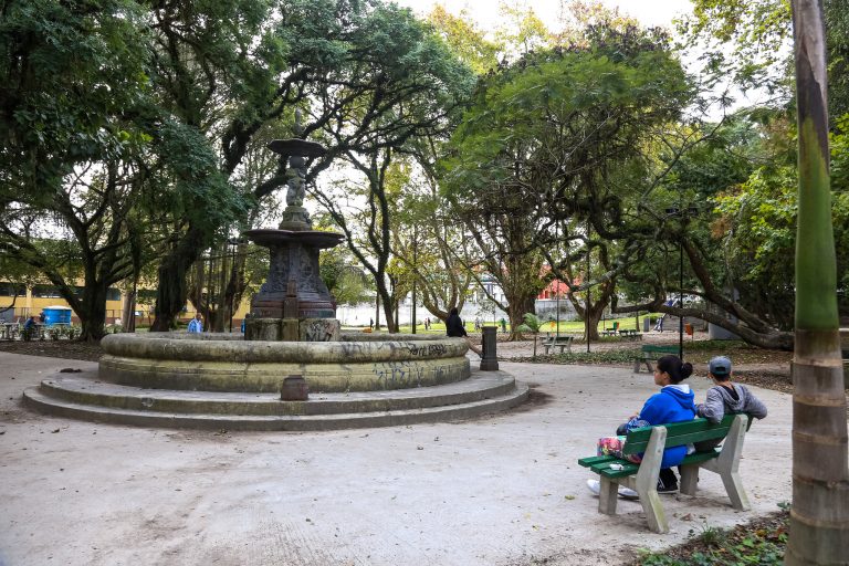 Lei garante comunicação acessível para pessoas com deficiência em espaços públicos