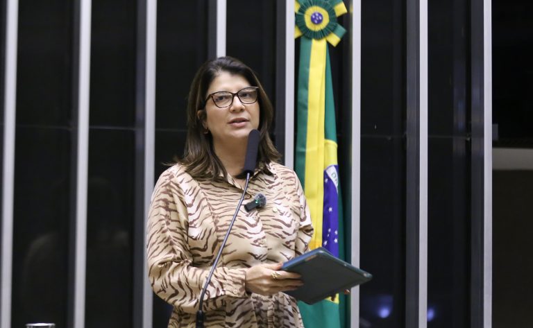 Lei Juliana Marins: Comissão aprova projeto para translado de brasileiros falecidos no exterior