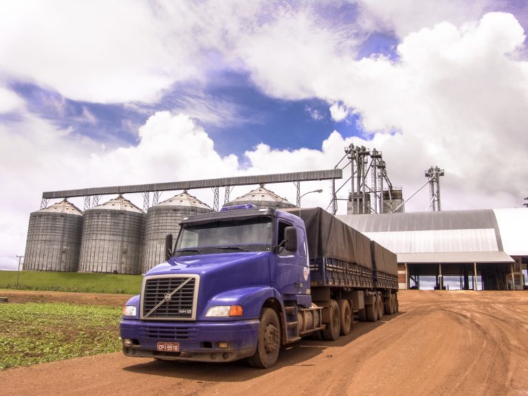 Lei torna opcional credenciamento de armazéns agropecuários no sistema público