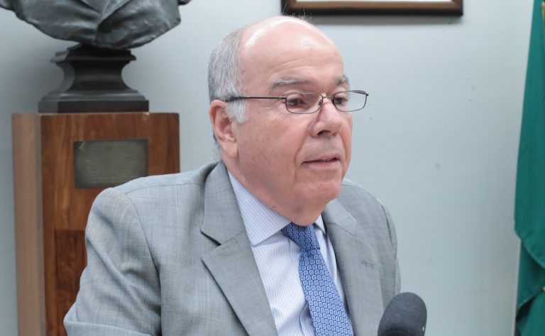 Mauro Vieira apoia plano de Trump para Gaza e responde críticas na Câmara
