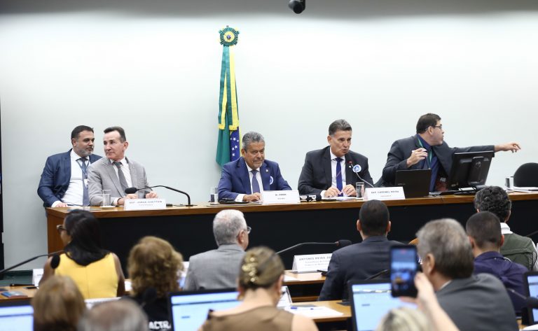 Médicos e psicólogos criticam MP do Bom Condutor na Câmara dos Deputados