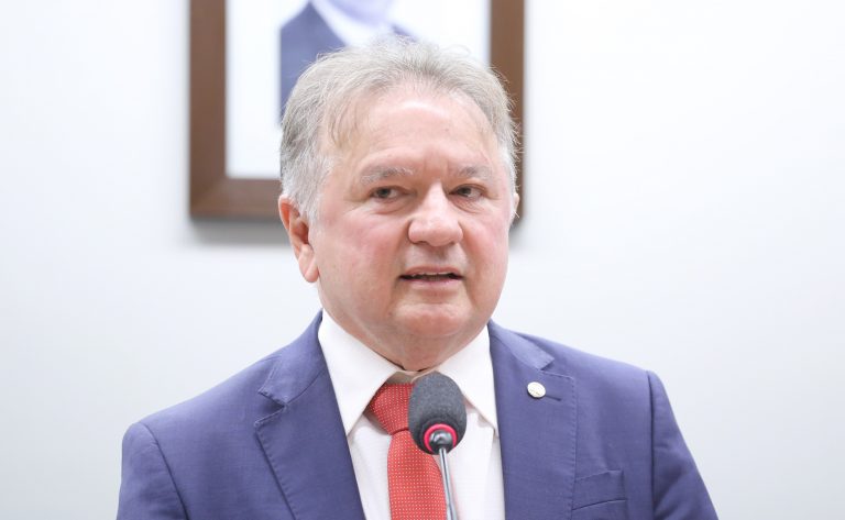Merlong Solano assume presidência da CFT e quer revisar fundo garantidor