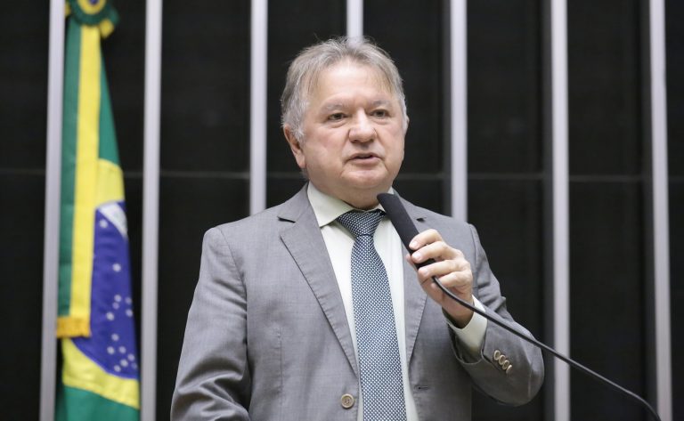 Merlong Solano defende reforma do IR: 1% mais rico paga só 4,2% de imposto efetivo