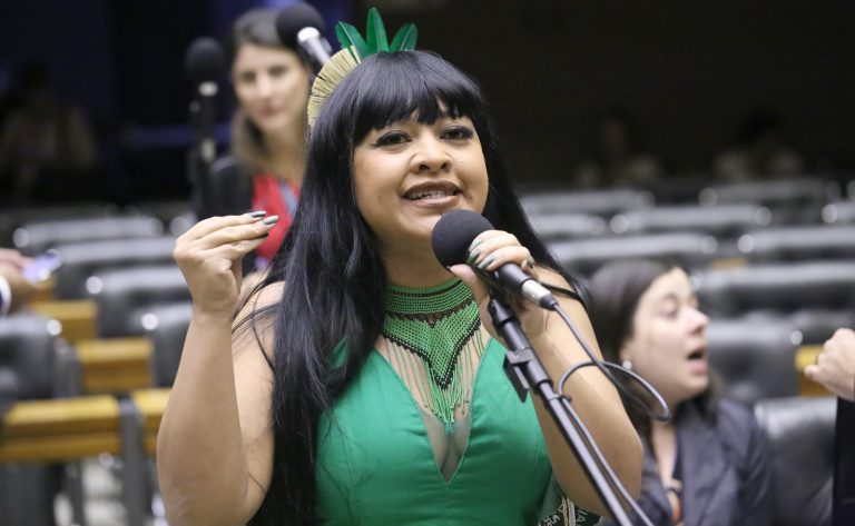 Mesa-redonda debate violência política contra mulheres negras e indígenas