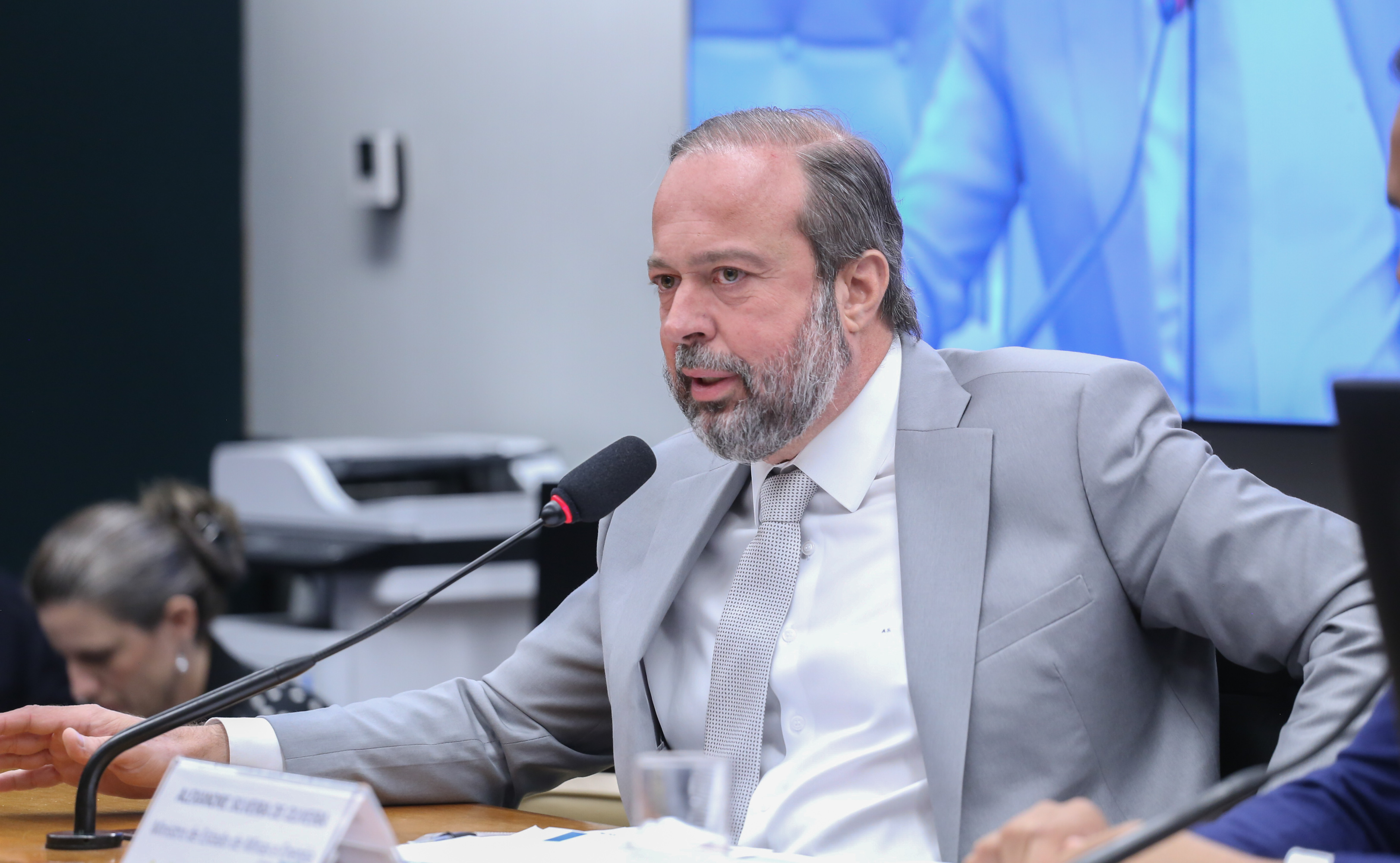 Ministro Alexandre Silveira será ouvido sobre denúncias na política energética
