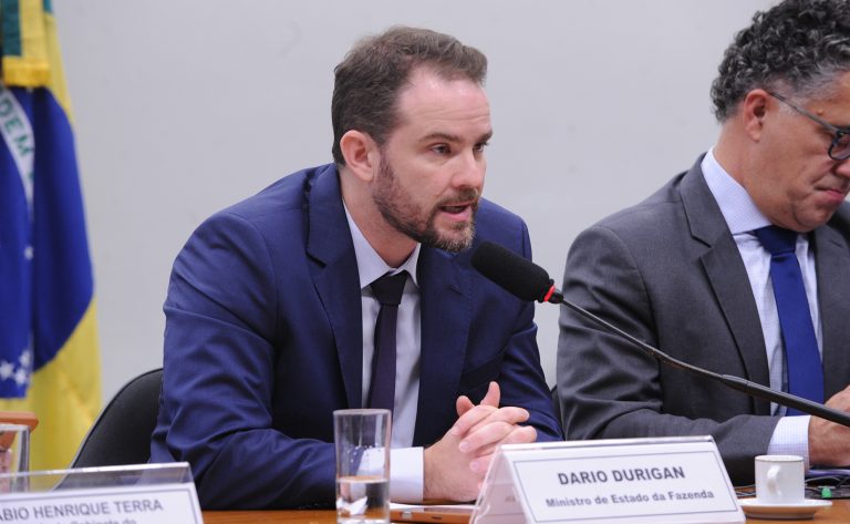 Ministro da Fazenda defende fim da jornada 6x1 em audiência na Câmara