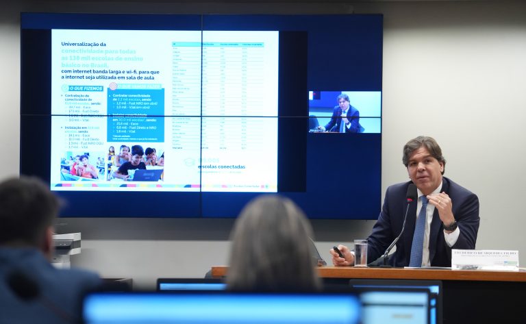 Ministro das Comunicações quer R$ 23,6 bi para inclusão digital em 2026