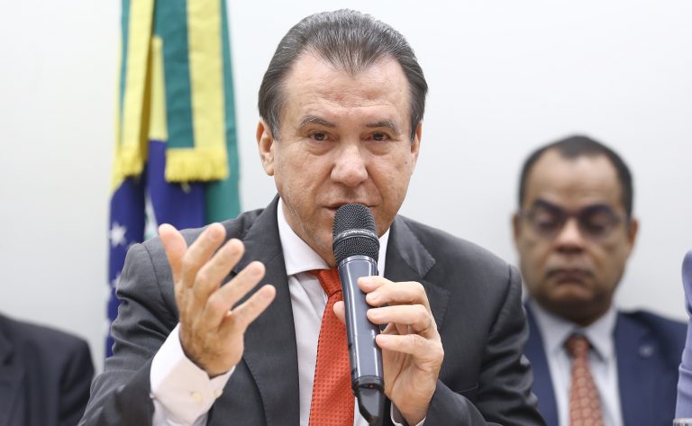 Ministro do Trabalho defende jornada de 40h e regras para apps como prioridades