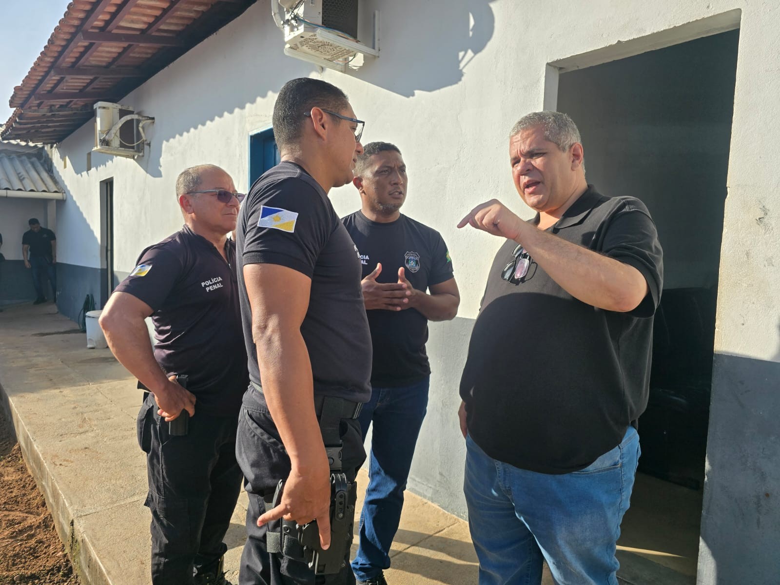 Ministro do TST visita presídio no TO e anuncia doação de 700 livros