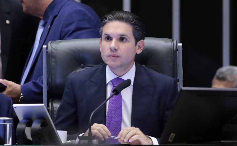Motta anuncia votação urgente de bagagem gratuita e projetos de segurança