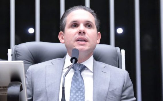 Motta condiciona votação sobre combustíveis à retirada de urgência da jornada 40h