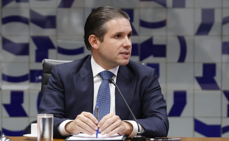 Motta confirma votação da PEC do fim da jornada 6x1 para maio no Plenário