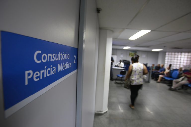 MP amplia programa para reduzir fila de análise de benefícios do INSS