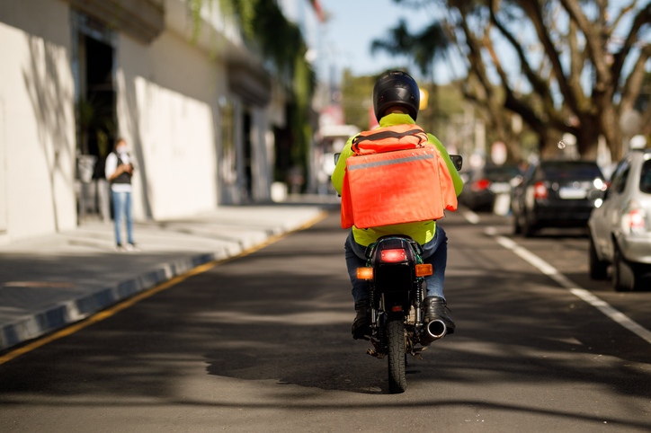 MP simplifica regras para mototaxistas e revoga exigência de idade mínima
