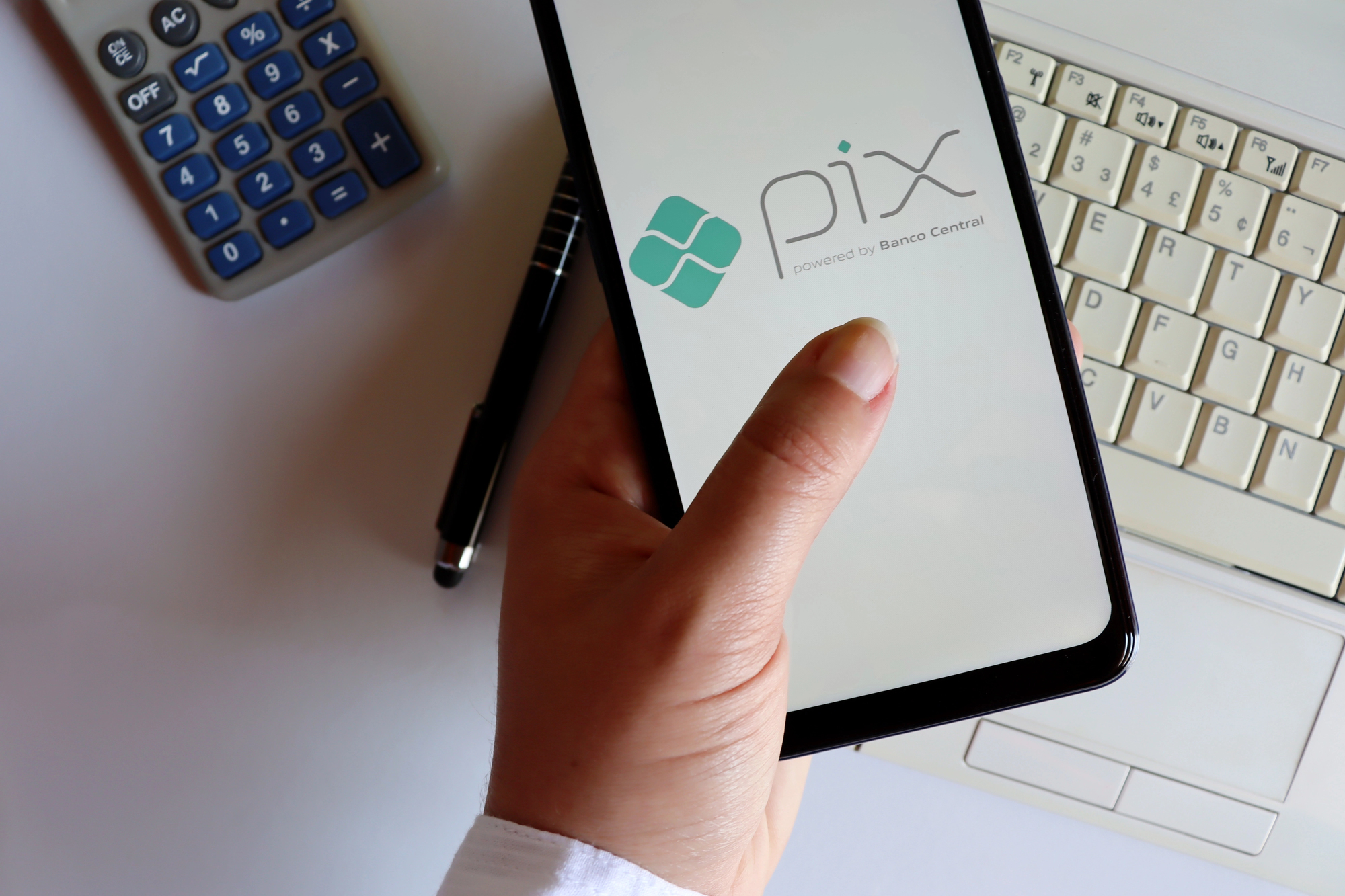 Nova lei cria o 'Pix Pensão' para transferência automática de alimentos