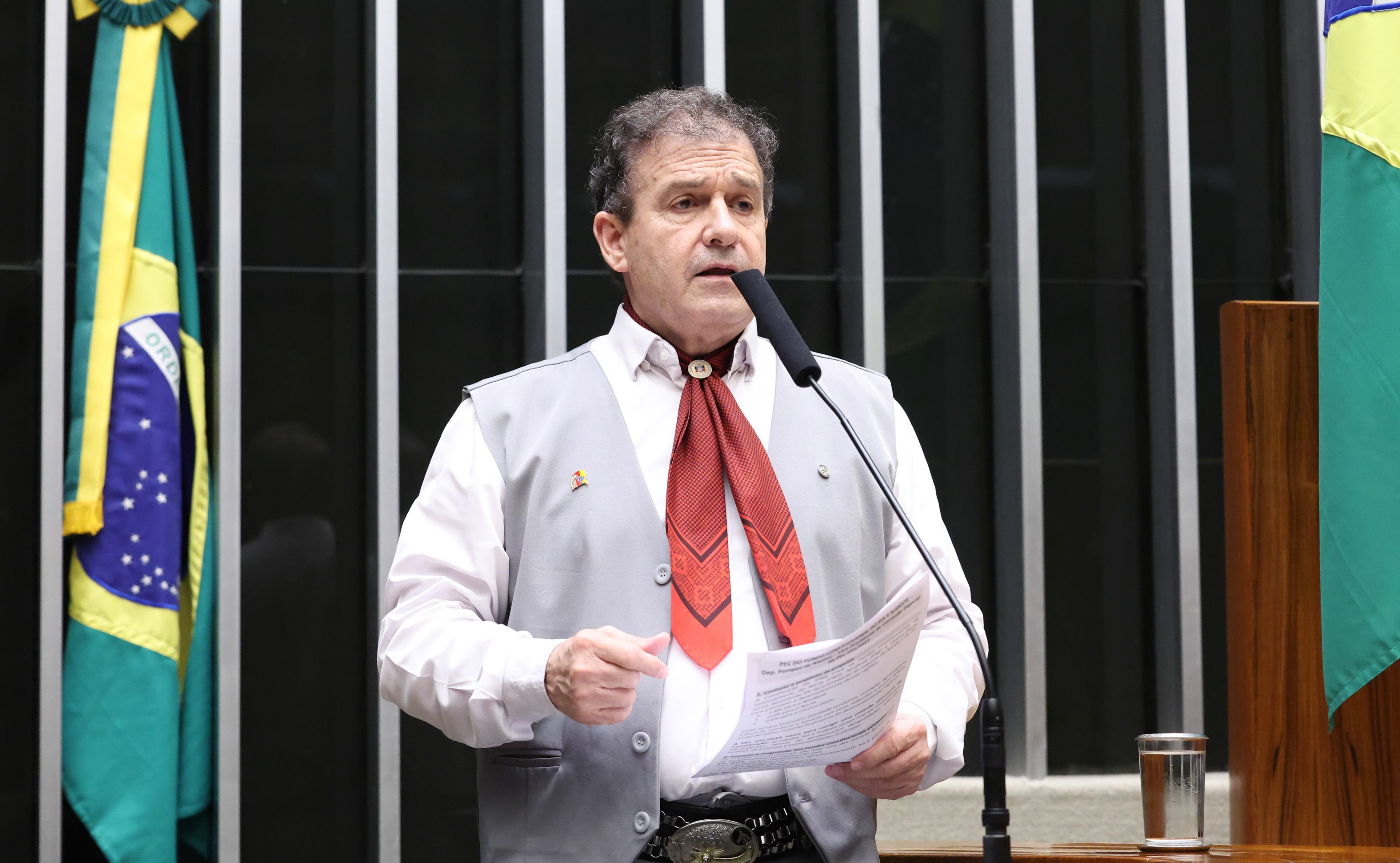 Nova lei cria título para municípios com políticas para idosos