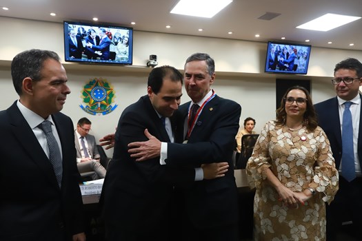 OAB agradece Barroso por serenidade e compromisso democrático em aposentadoria
