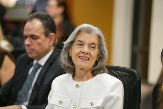 OAB entrega Medalha Raymundo Faoro à ministra Cármen Lúcia do STF