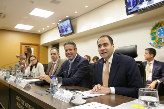 OAB homenageia Arthur Lira por avanços históricos na advocacia brasileira