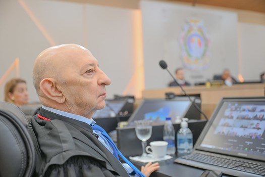 OAB homenageia desembargador aposentado do TJAM após 21 anos de dedicação à Justiça