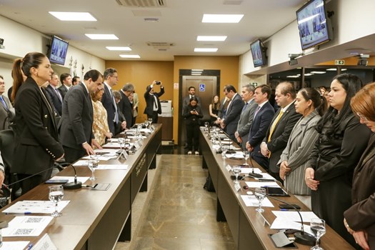 OAB presta homenagem a advogados e colaboradores falecidos em sessão do Conselho Pleno