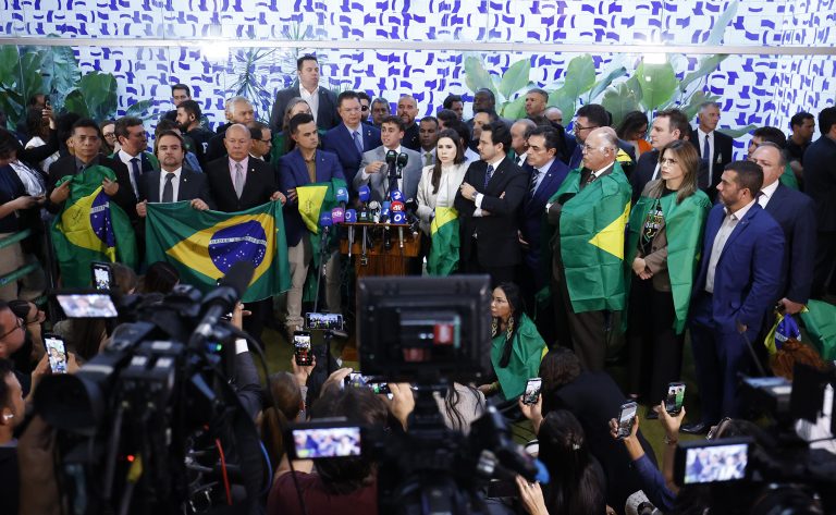 Oposição define prioridades para o segundo semestre: anistia aos envolvidos no 8 de janeiro lidera agenda