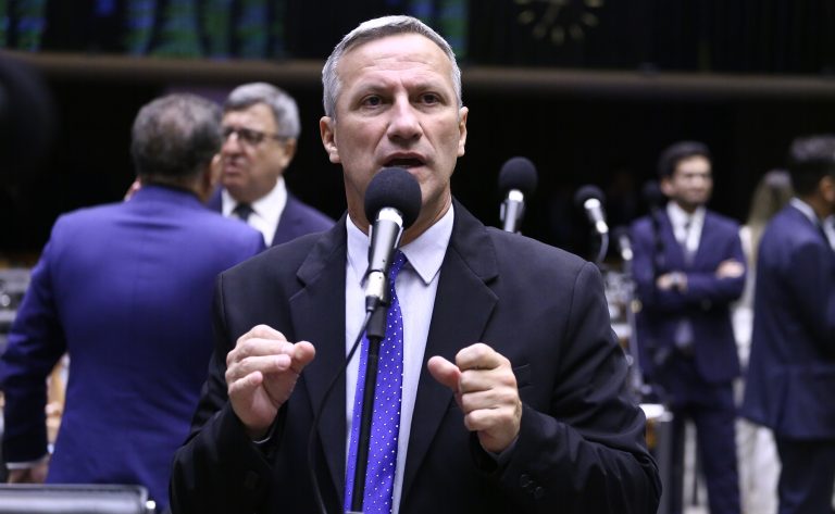 Oposição propõe votação de anistia para envolvidos no 8 de Janeiro como resposta às tarifas dos EUA