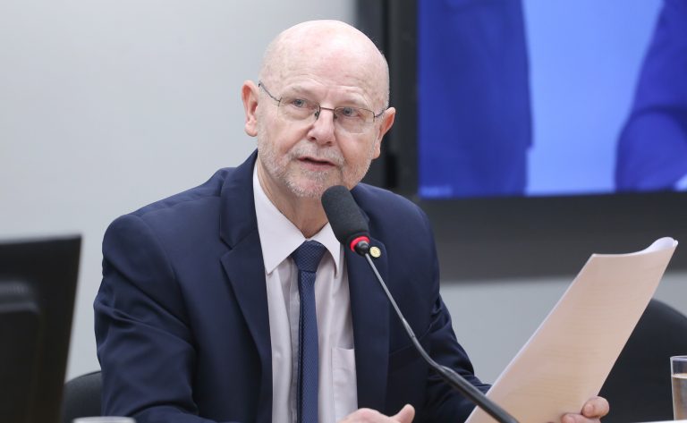 Parlamentares propõem R$ 7 bi em emendas Pix para Orçamento 2026