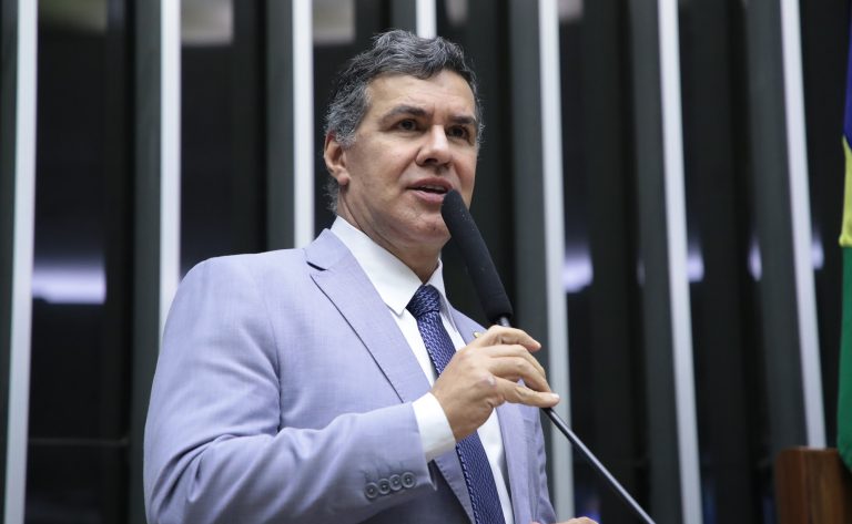 PLP exclui gratificações de convênios entre estados e municípios do limite de gasto com pessoal