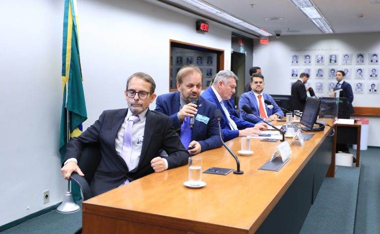 Prefeitos relatam custo de vida 40% maior e crise hídrica em cidades mineradoras