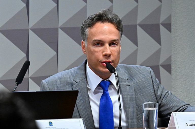 Presidente da Amar Brasil se cala em CPMI sobre fraudes de R$ 700 milhões no INSS