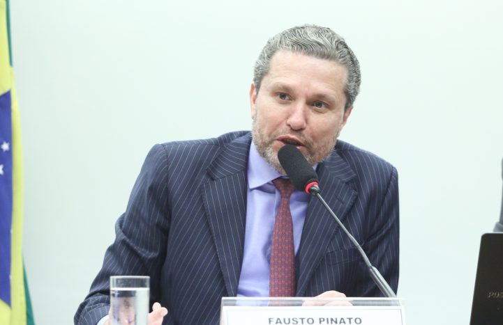 Projeto amplia dedução de gastos com educação no IR para R$ 7 mil