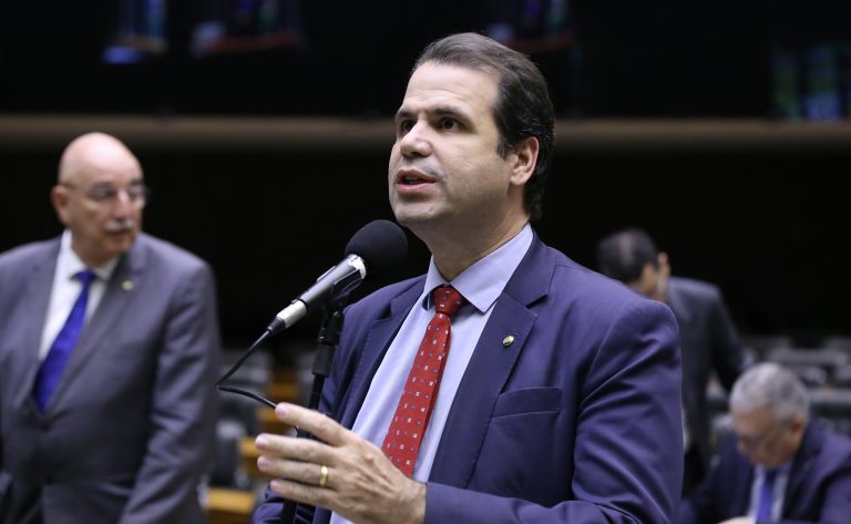 Projeto aprovado obriga planos de saúde coletivos a manter tratamento após rescisão contratual