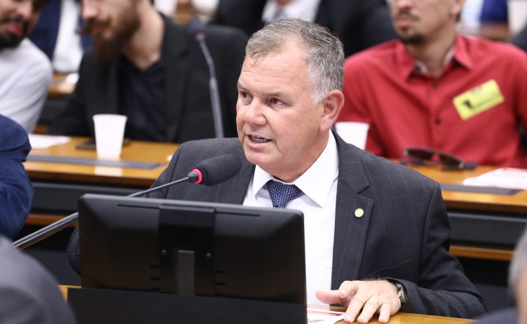 Projeto cria escolas cívico-militares técnicas no ensino público federal