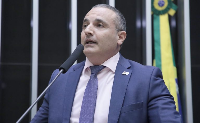 Projeto de lei obriga condenados a ressarcir vítimas com até 30% do FGTS