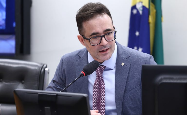 Projeto de lei permite que presos cuidem de animais abandonados em troca de redução de pena
