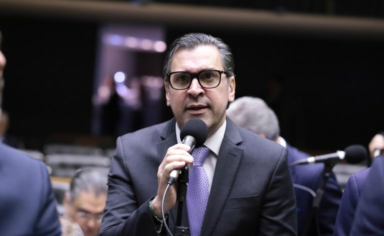 Projeto exclui gastos temporários em educação e saúde do limite fiscal