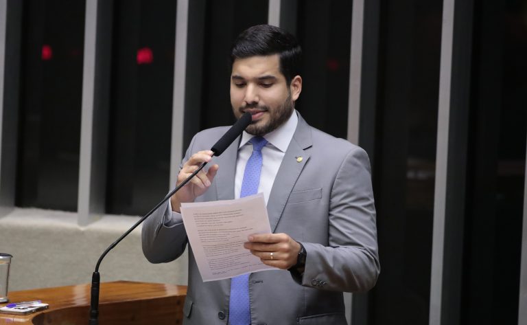 Projeto exige escritura pública para contratos de analfabetos na Câmara