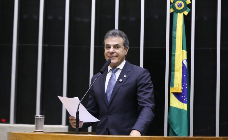Projeto exige nome fantasia e CNPJ em faturas de cartão para proteger consumidor