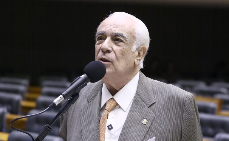 Projeto na Câmara proíbe reconhecimento de união estável após morte do parceiro