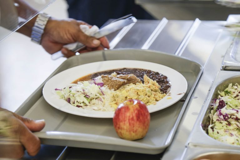 Projeto obriga licitação para contratos do Programa Cozinha Solidária