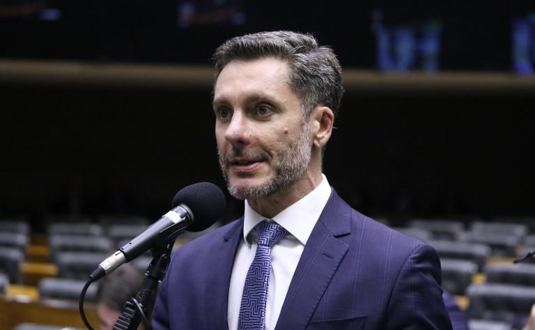 Projeto permite ex-cônjuge manter plano de saúde após divórcio