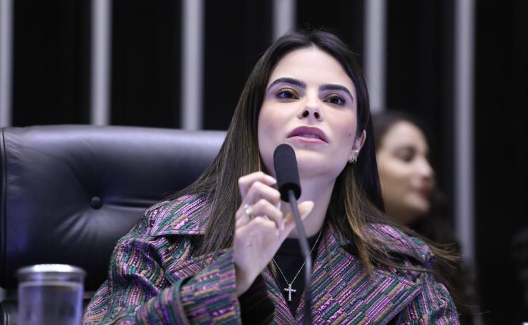 Projeto prevê passagem gratuita no transporte público para estudantes de baixa renda