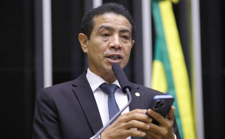 Projeto proíbe imagens desrespeitosas à fé cristã em desfiles de escolas de samba