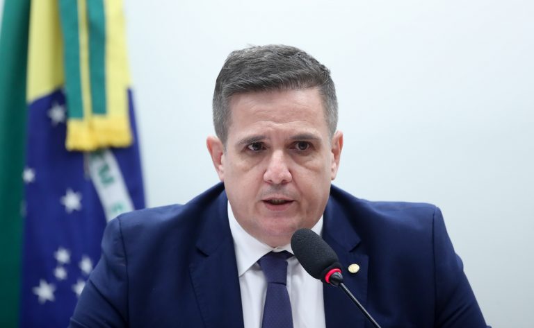 Projeto proíbe licença-paternidade para agressores domésticos e casos de abandono
