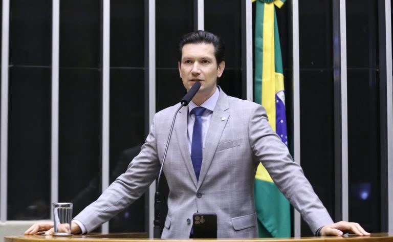 Projeto que permite divulgação do preço de custo ao lado do preço de venda avança na Câmara