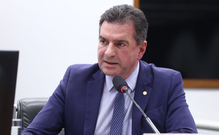 Projeto que prevê incentivos fiscais para pesquisa de ração animal sustentável avança na Câmara